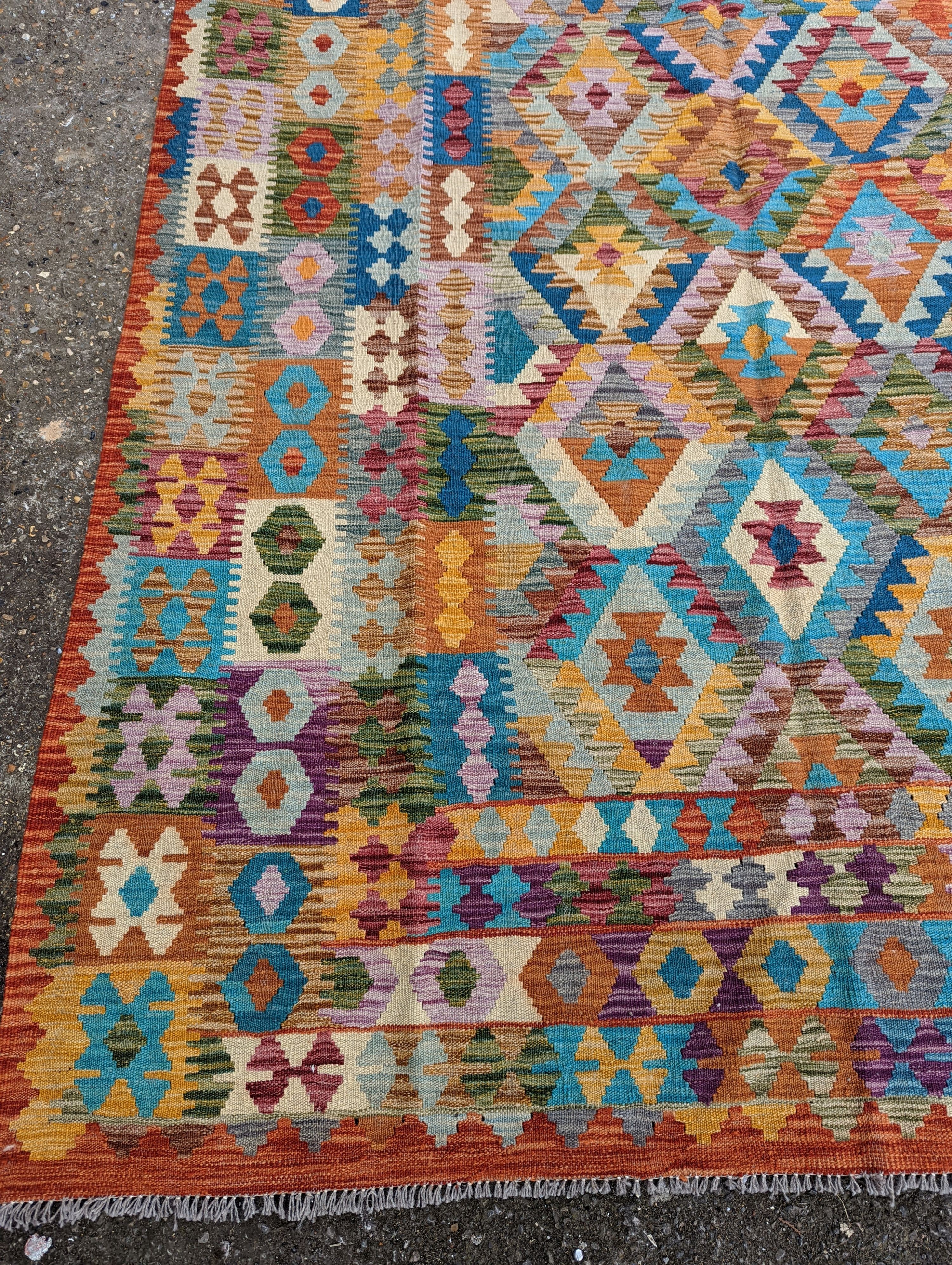 A contemporary Anatolian design flatweave Kilim carpet, approx. 260 x 200cm